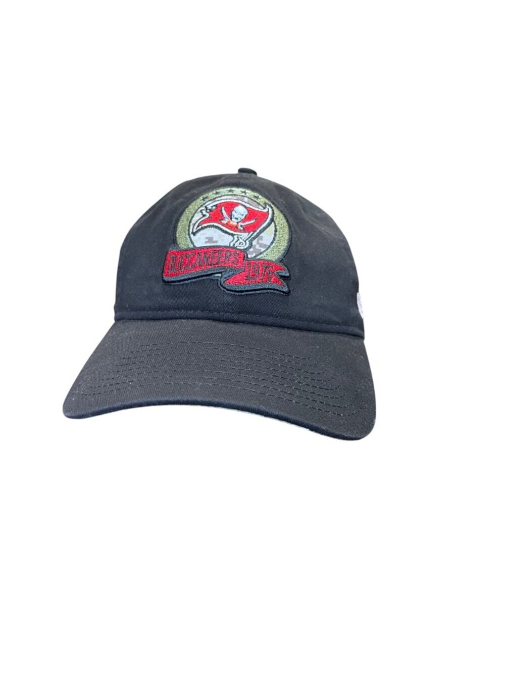 Tampa Bay Buccaneers New Era Black 2022 Salute To Service 9TWENTY Adjustable Hat